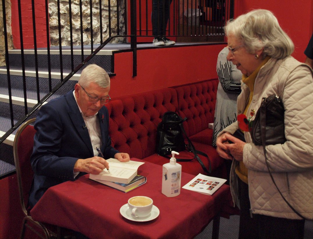 Alan Johnson book signing : The Late Train to Gipsy Hill